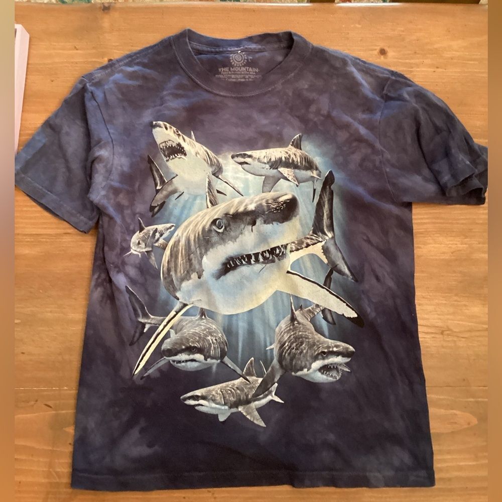 THE MOUNTAIN YOUTH LARGE  SHARK T SHIRT
